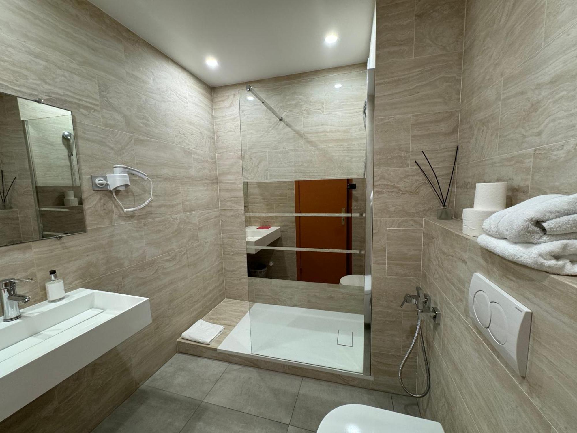 Hotel Panorama กราส ภายนอก รูปภาพ